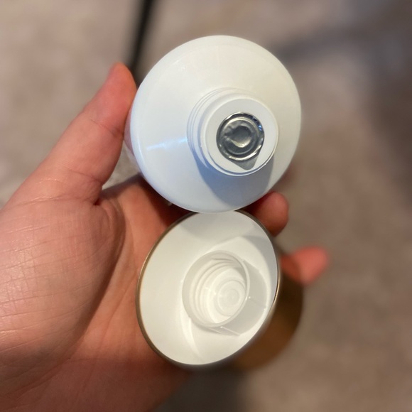 Charlotte the Tilbury Magic body cream - Picture 8 of 16